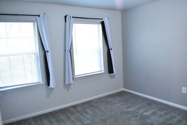 Building Photo - Welcome To Lake Ridge's Finest...