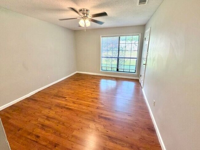 Building Photo - Spacious 4 bedroom 2 bath in Bartett