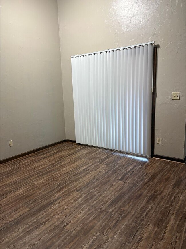 Building Photo - Killearn Townhome