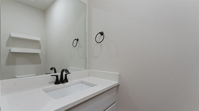 Building Photo - 1861 Lapis Ave