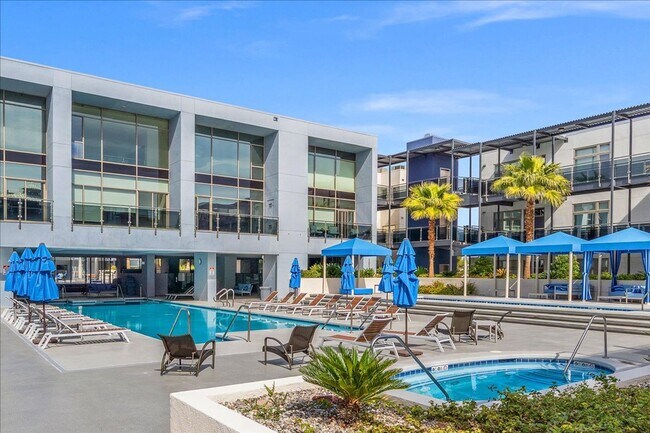 Building Photo - Resort Style Amenities in a Luxury, Modern 2 Bedroom Condo