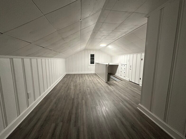 Building Photo - 813 Reading Rd