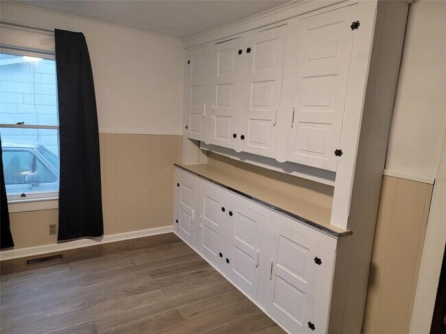 Building Photo - 208 S Liberty Ave