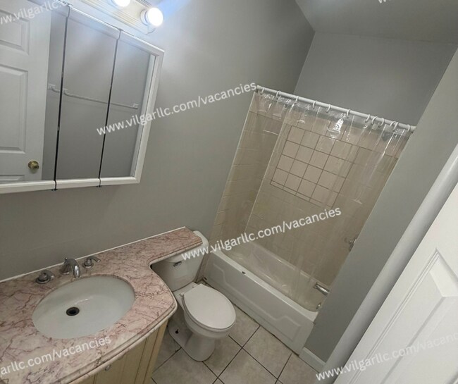 Building Photo - 5634 Claude Ave