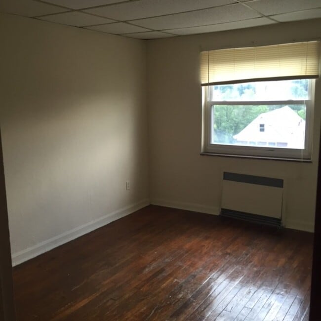 Building Photo - 596 Lowell Ave