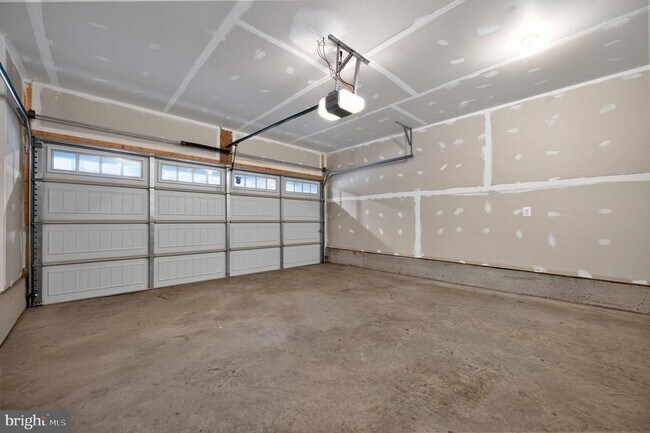 Building Photo - 6275 Edsall Rd