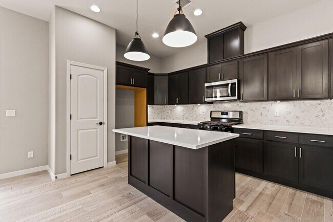 Building Photo - 13591 Hazlewood St