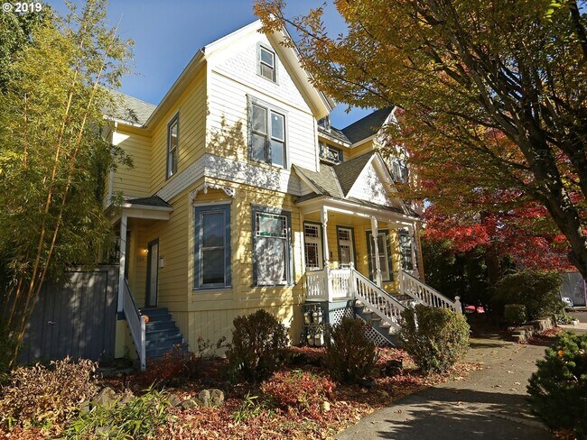 Primary Photo - 1035 SE Franklin St
