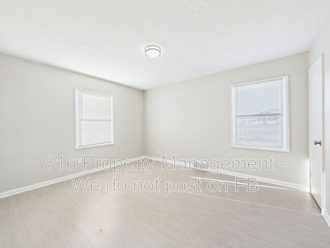 Building Photo - 801-803 E Bannister Rd