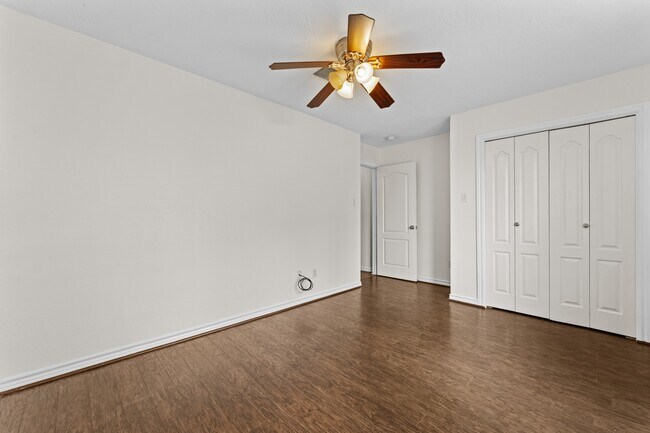 Building Photo - 842 E 29th St