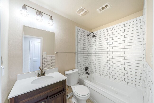 Building Photo - 3 Bedroom/2 Bedroom Highland Farms Subdivi...