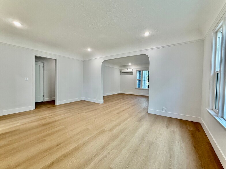 Building Photo - 1221 West Blvd