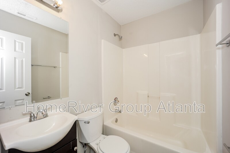 Building Photo - 4050 Robin Cir