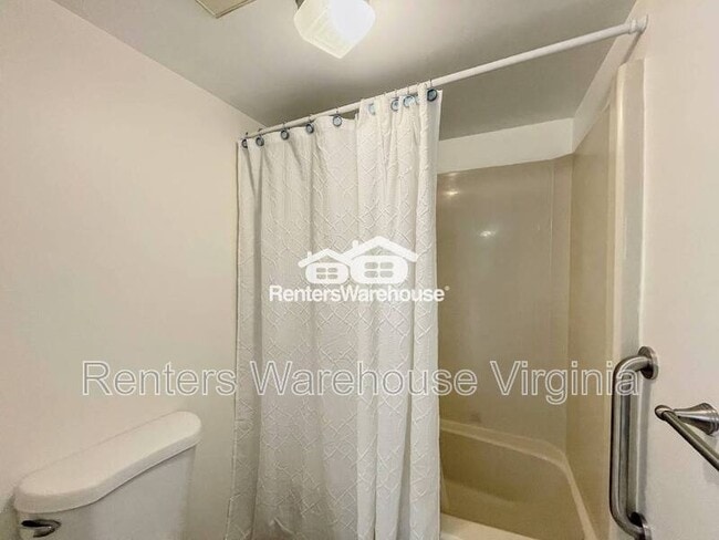 Building Photo - 1222 E Ocean View Ave