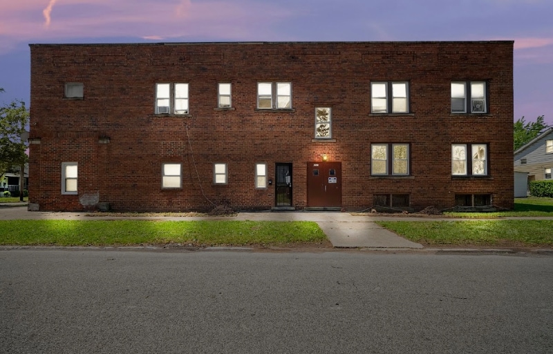 Building Photo - 3690 E 139th St
