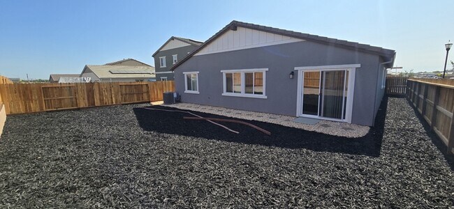 Building Photo - Brand New 4 Bed, 3 Bath Solar-Powered Sing...