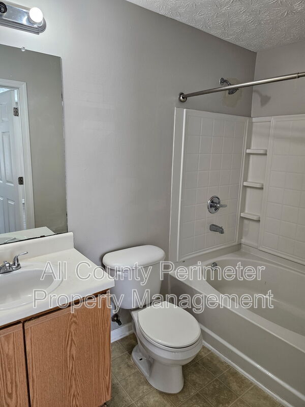 Building Photo - 2102 Fairington Ridge Cir