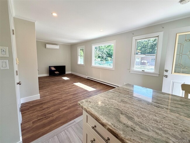 Building Photo - 40 Hampton St