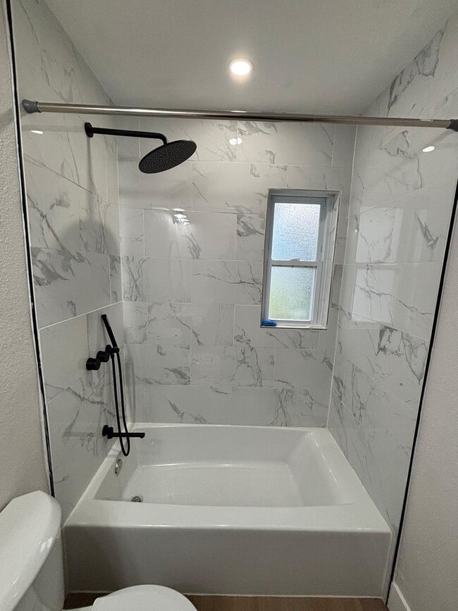 Building Photo - Fully Remodeled 3-Bedroom + Den Home for Rent in St. Petersburg, FL!