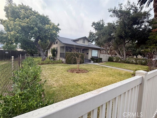 Building Photo - 119 N Cullen Ave