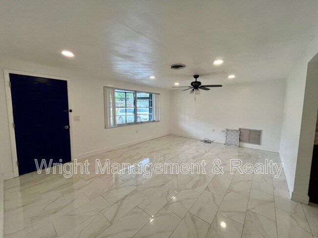 Building Photo - 5121 Dove Dr