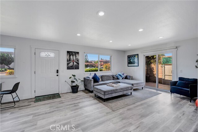 Building Photo - 4612 Via Vista Cir