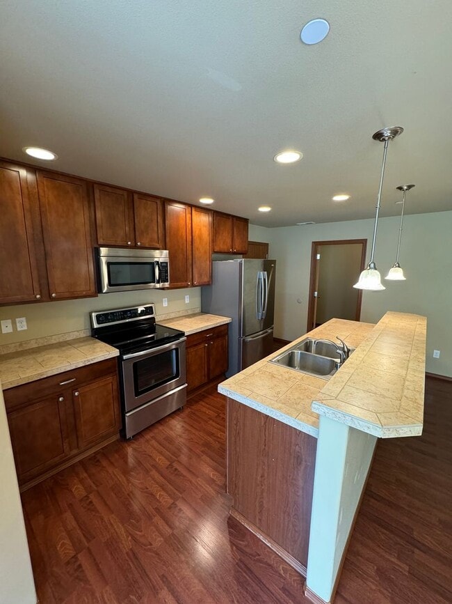 Building Photo - 1190 Swan Loop