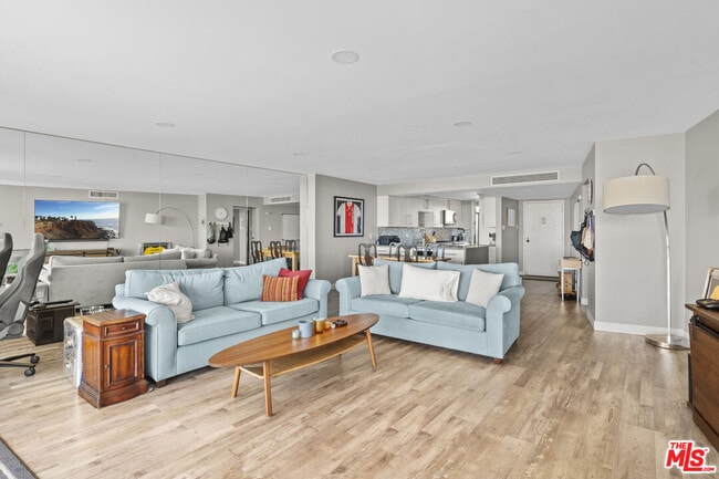 Building Photo - 4314 Marina City Dr