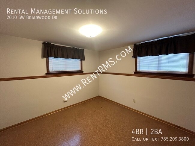 Building Photo - 2010 SW Briarwood Dr