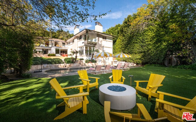 Building Photo - 661 Doheny Rd