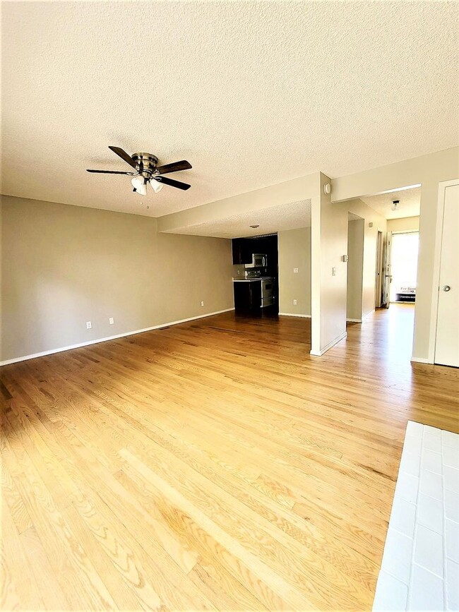 Building Photo - 2510 Hamlet Ln