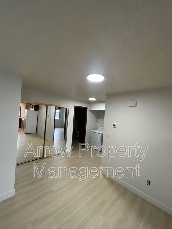 Building Photo - 203 E Arbor Ave