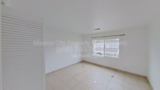 Building Photo - 432 Via Rosa