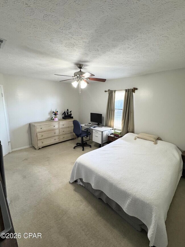 Building Photo - 1416 N Gray Ave