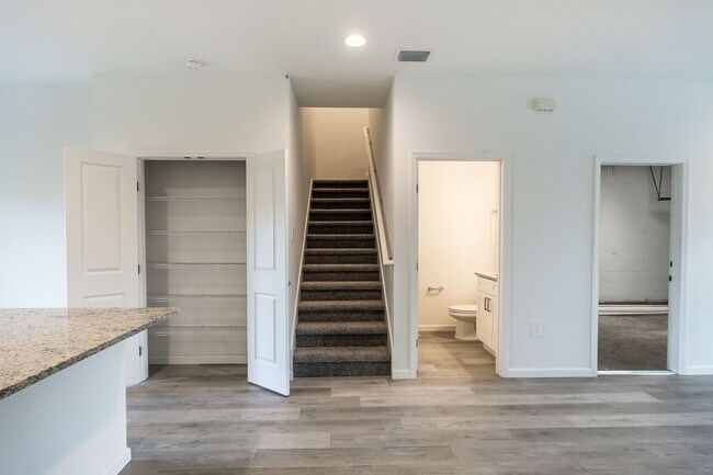 Building Photo - 5347 Vista Lago Dr