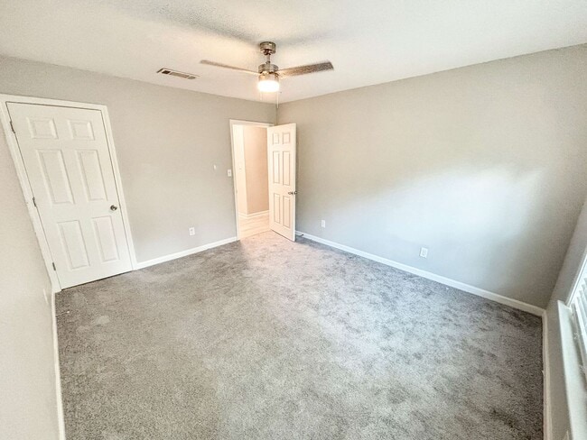 Building Photo - Updated and Charming 2BR/ 1 BA in Marietta!