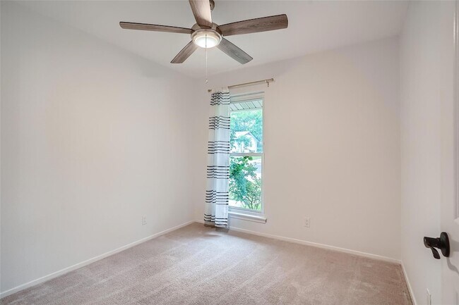 Building Photo - 507 Seminole Dr