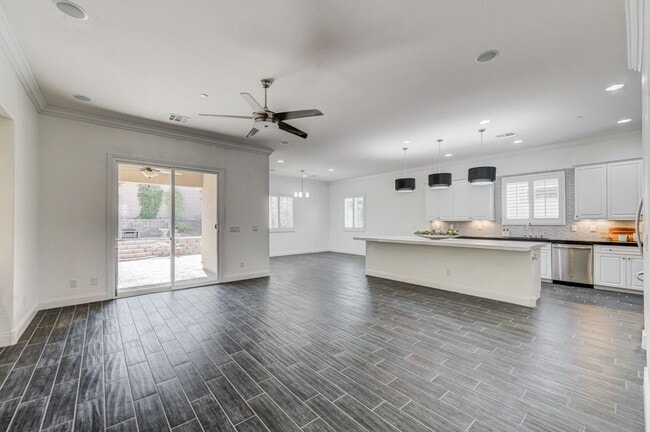 Building Photo - Luxury Single Story 3 Bedroom!