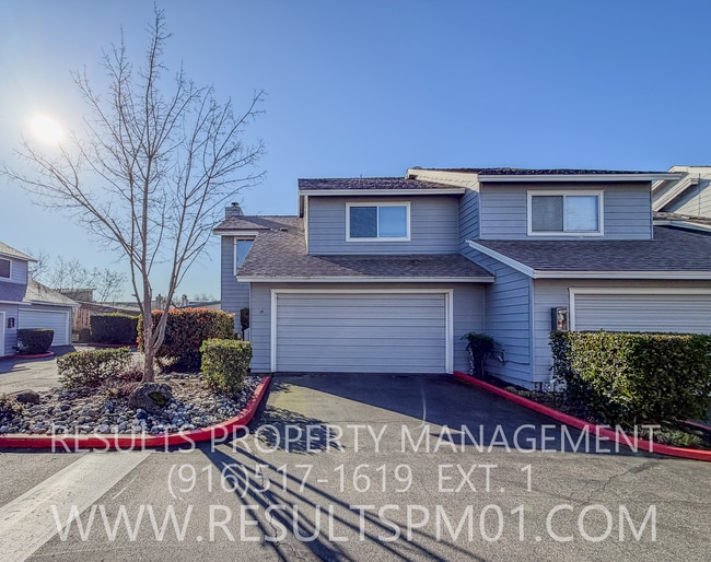Building Photo - Lovely Upgraded Roseville 3 Bed Townhome