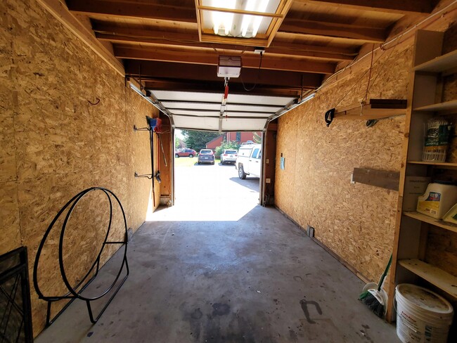 Building Photo - 1040 Smith Ln