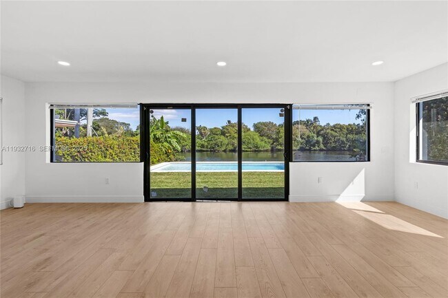 Building Photo - 317 N 31st Ave