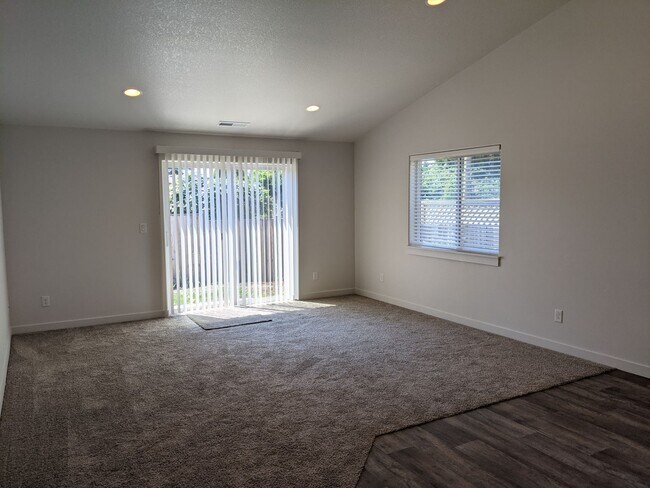 Building Photo - Fantastic 3-Bedroom, 2-Bath Home in Springfield