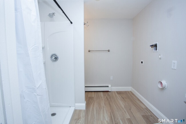 Building Photo - 366 Albany Turnpike