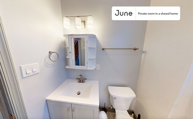 Building Photo - Room in Shared 4 bed/2 bath home in Columbia Heights