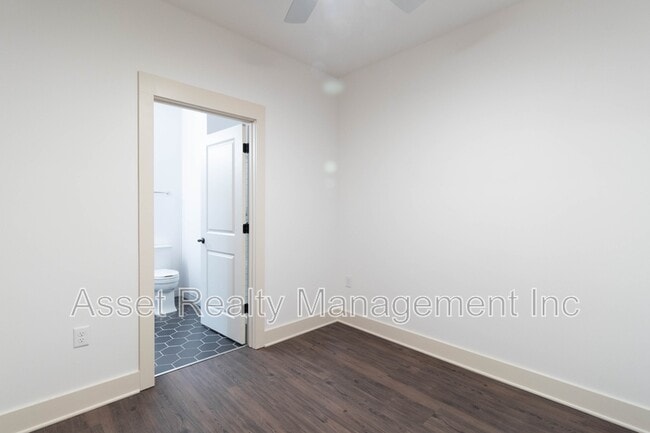 Building Photo - 1120 Franck St