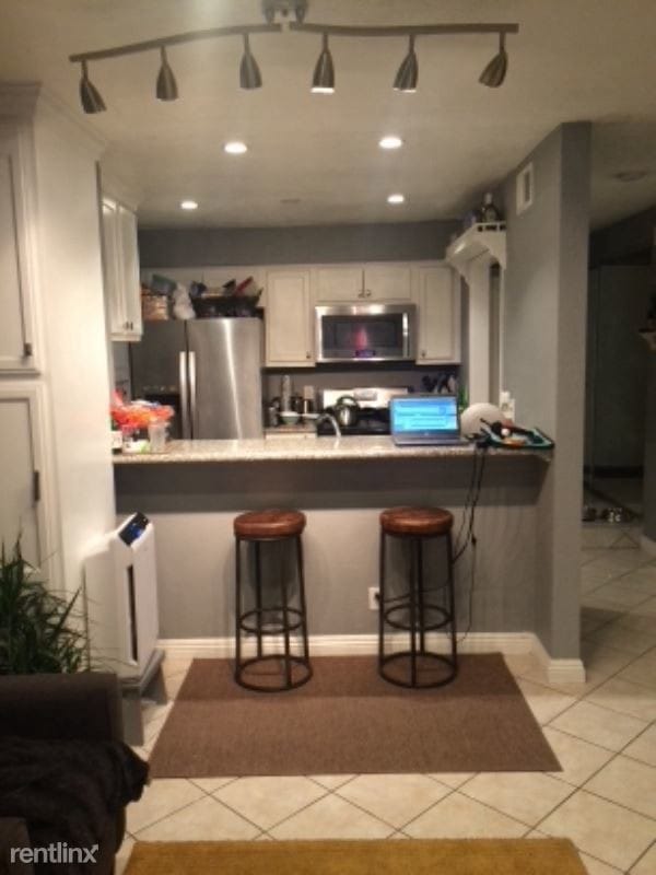 Building Photo - Studio, 1 bath Condo - 10617 Lakefront Dr