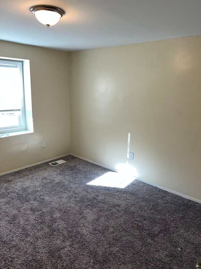 Building Photo - 2136 Catskill St