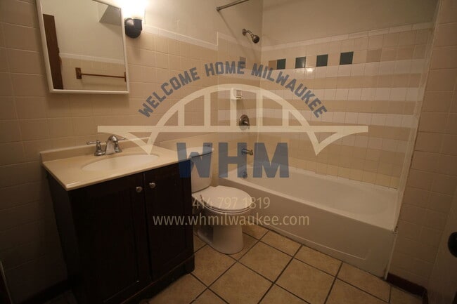 Building Photo - 1140 N 50th Pl