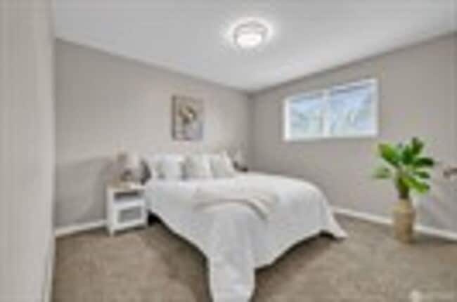 Building Photo - Move-In Ready 5-Bed on a Quiet Kingsgate Cul-de-Sac