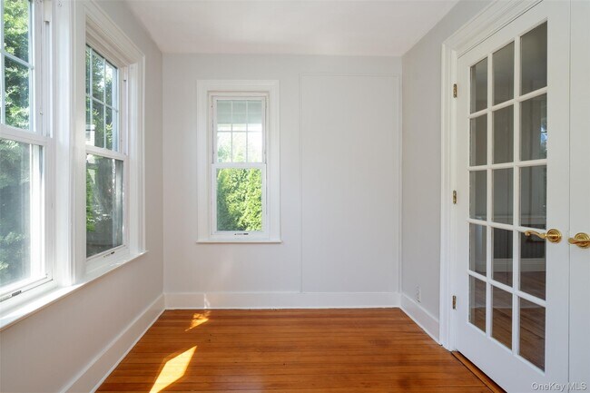 Building Photo - 453 Beach Ave